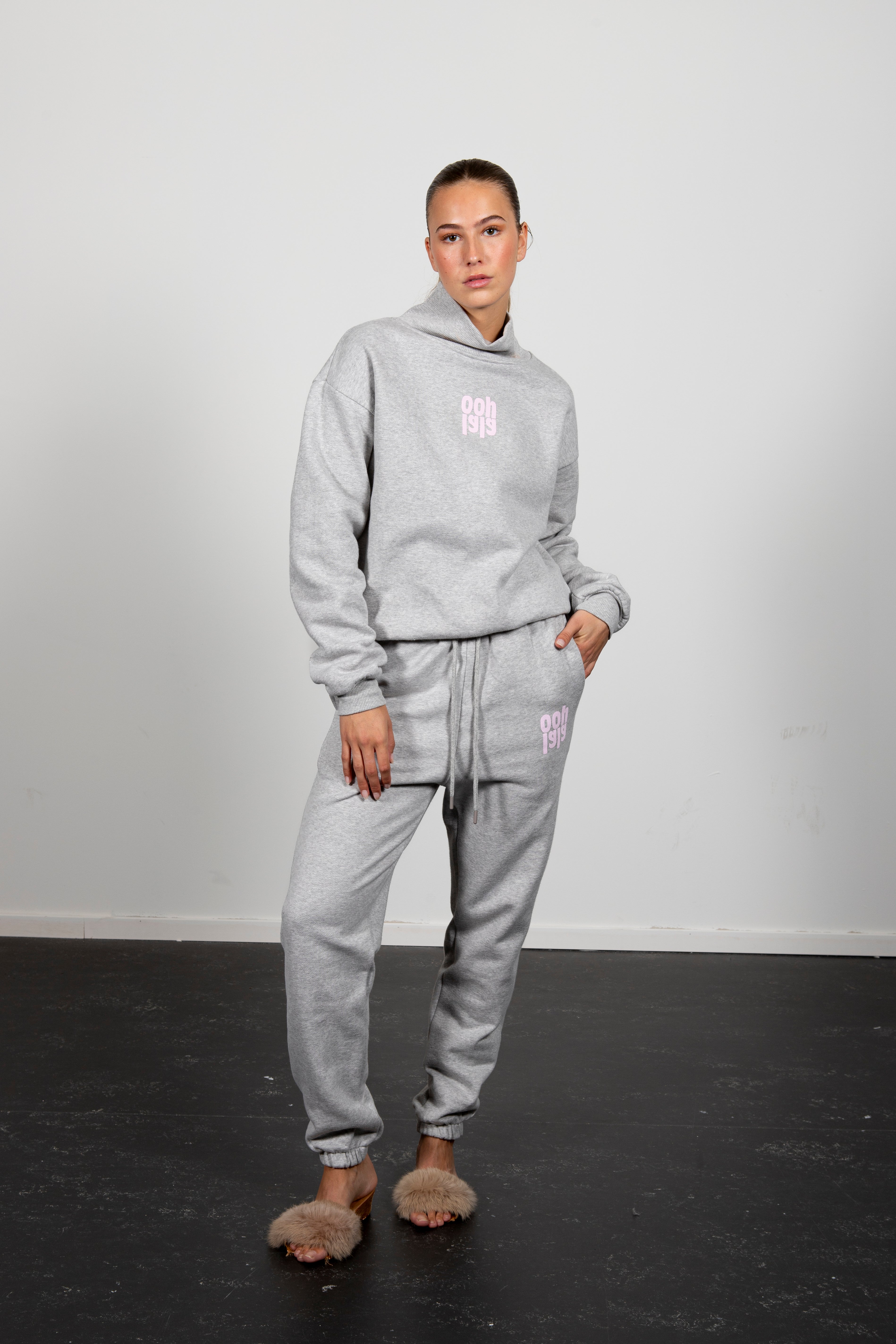 Artemis sweatshirt grey marl pink logo