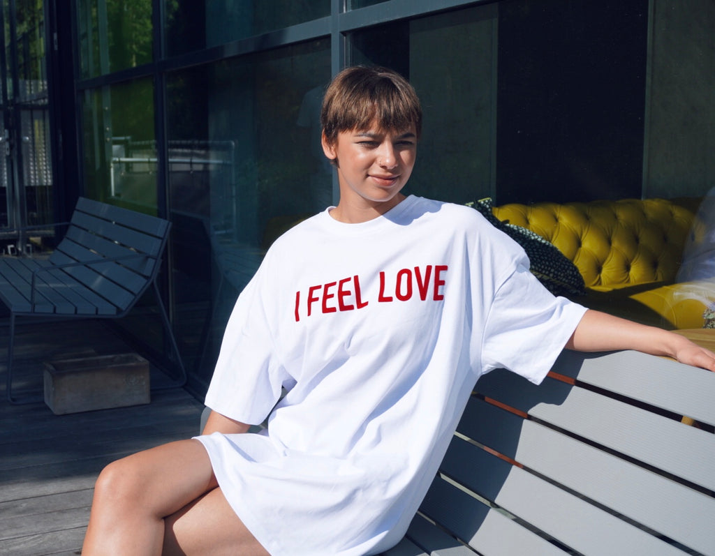 Sara I Feel Love Oversized T-Shirt